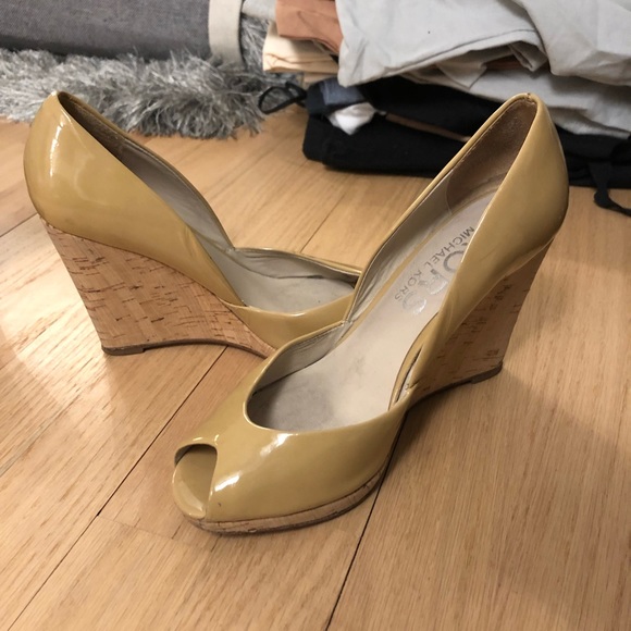 Shoes - Picture 1 of 3